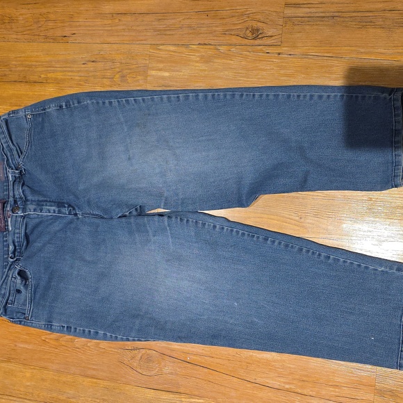 Gloria Vanderbilt Blue Jeans with Embroidered Pockets - Picture 2 of 5